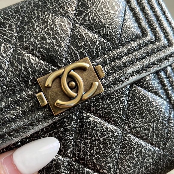 Used 100% Authentic Chanel Le Boy Wallet - Picture 2 of 14